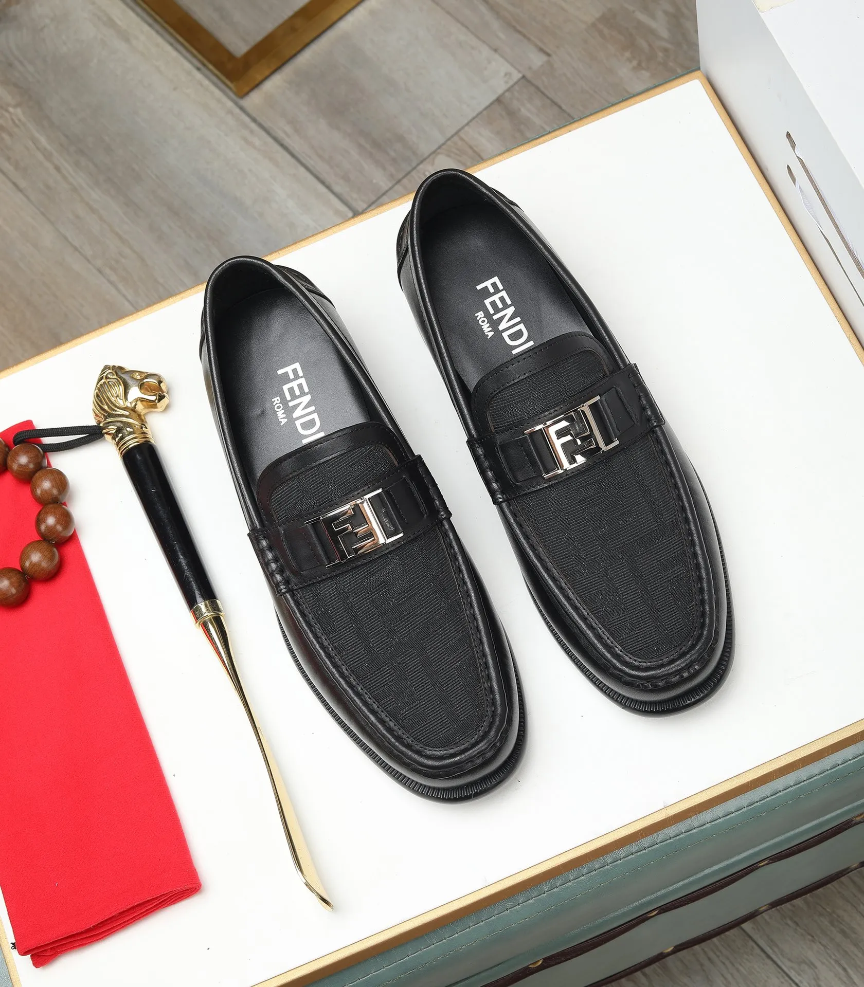 Men's shoes 💰580 (high-end, full cowhide) FENDI Fendi high-end formal leather shoes, original Italian imported cowhide surface + cowhide lining, original hardware, I believe you will be impressed from the first time you see it. The avant-garde atmosphere can no longer fully interpret its elegance. AAA grade rubber outsole, super comfortable. Original counter last, ensuring its original version and quality. The simple upper ensures its comfort and breathability. A pair of truly good shoes has its own unique soul, famous quality, regular size 38-44 (45 46 customized)